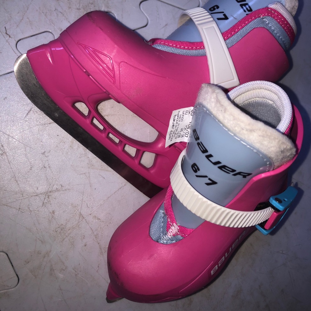 Bauer lil champ pink ice skates